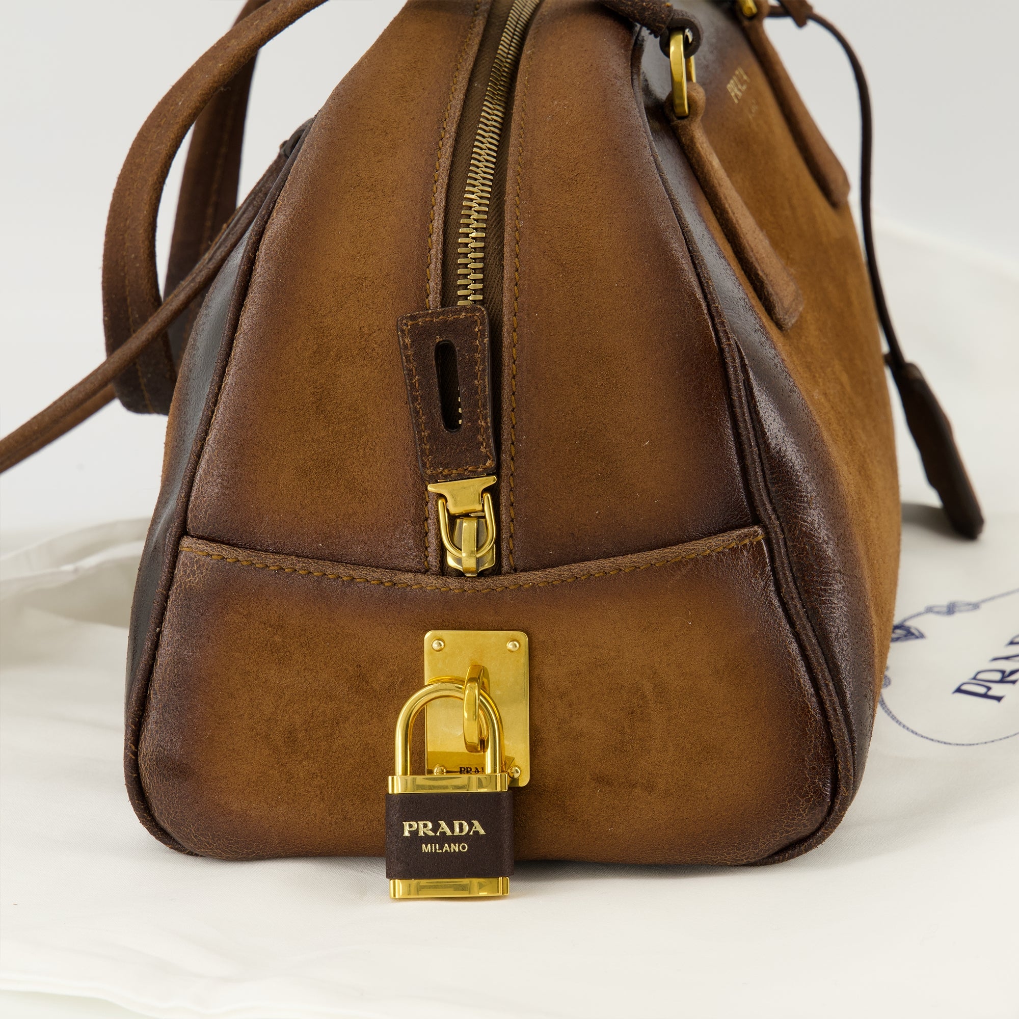 Image de l'article Sac Bowling de la marque Prada pour Femme - Saison Automne-Hiver 2025 - Vue détaillée_3