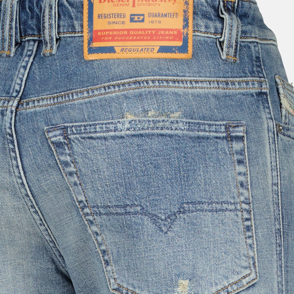 Image of the D-Vyl 1993 L32 light blue jeans from the Diesel brand for men - Spring-Summer 2026 - Detailed View_1
