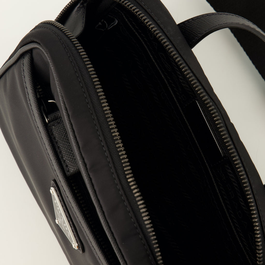 Sacs bandoulière Saco em Couro Preto e Re-Nylon Prada Noir Homme
