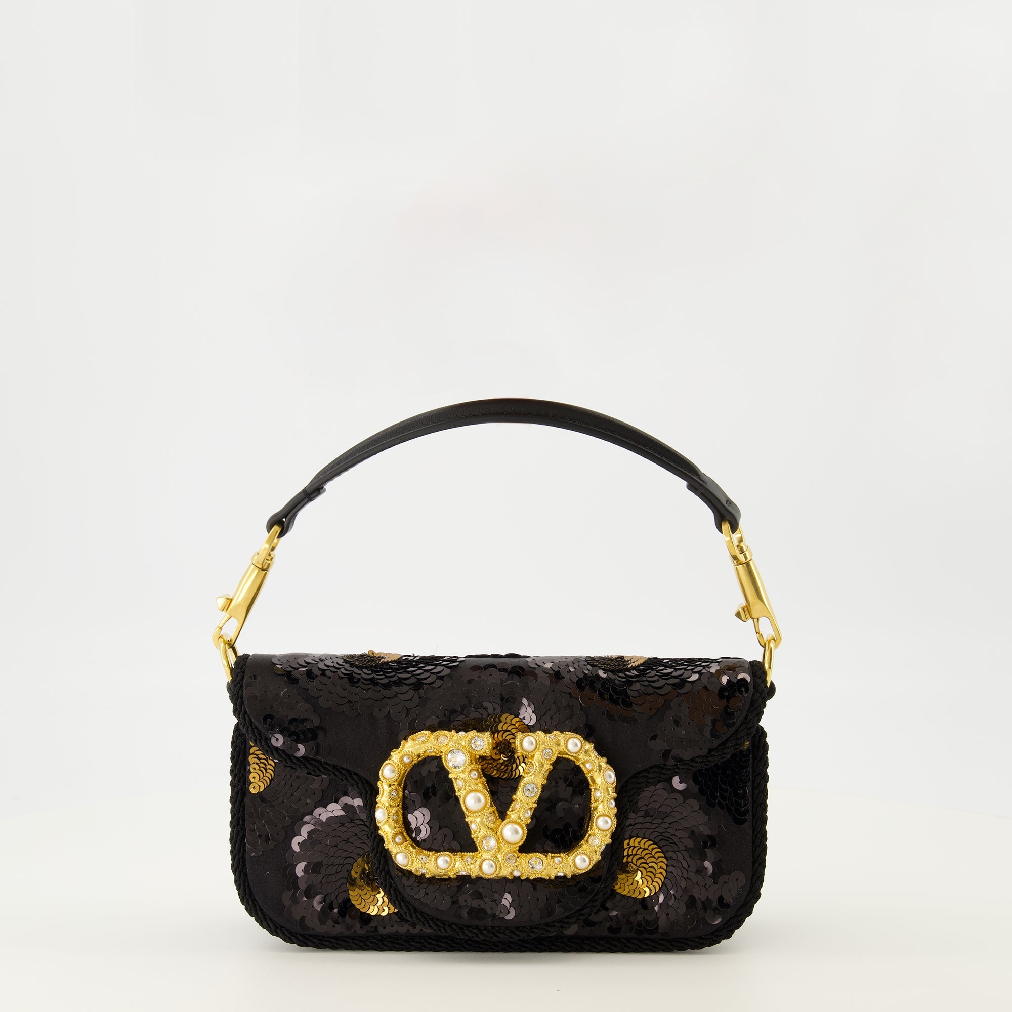 Image de l'article Petit sac Locò à sequins noir de la marque Valentino Garavani pour Femme - Saison Automne-Hiver 2025 - Vue de Face
