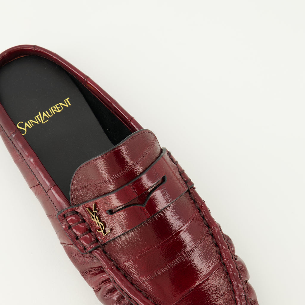 Image de l&#39;article Mules Loafer bordeaux de la marque Saint Laurent pour Femme - Saison Printemps-Été 2026 - Vue détaillée de haut