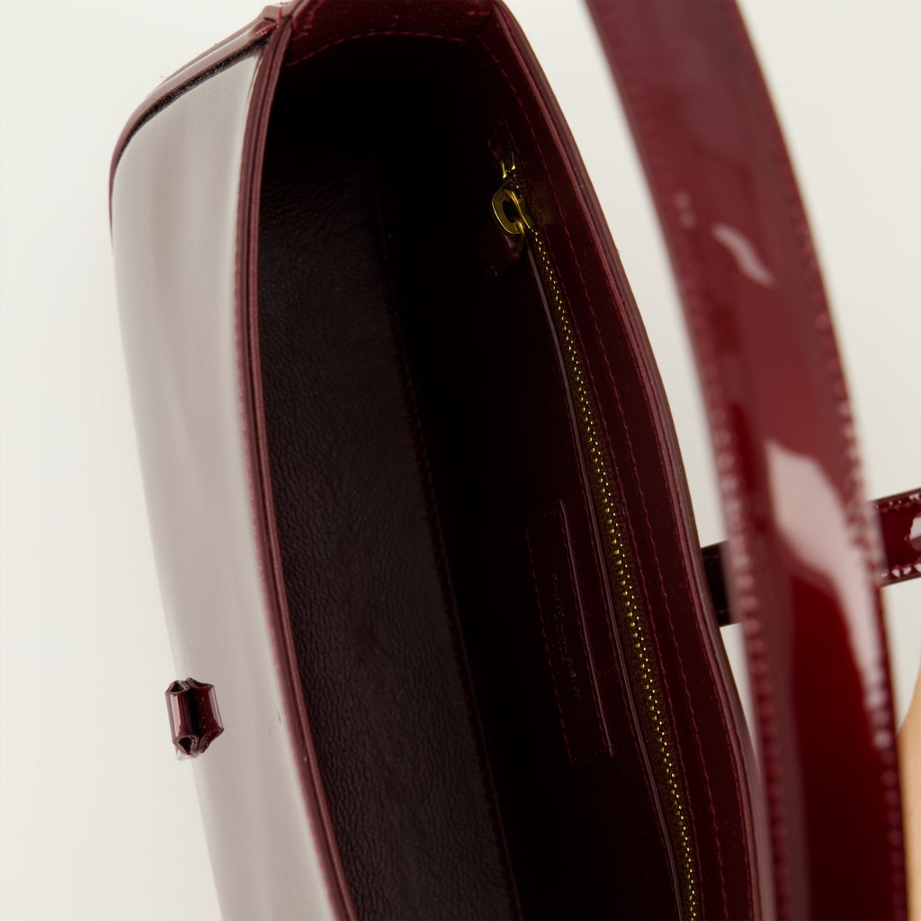 ブランドの女性用サンローランのバーニューディパテントレザー製バッグ「Le 5 à 7」の画像 - 2025年秋冬シーズン - 詳細ビュー_3