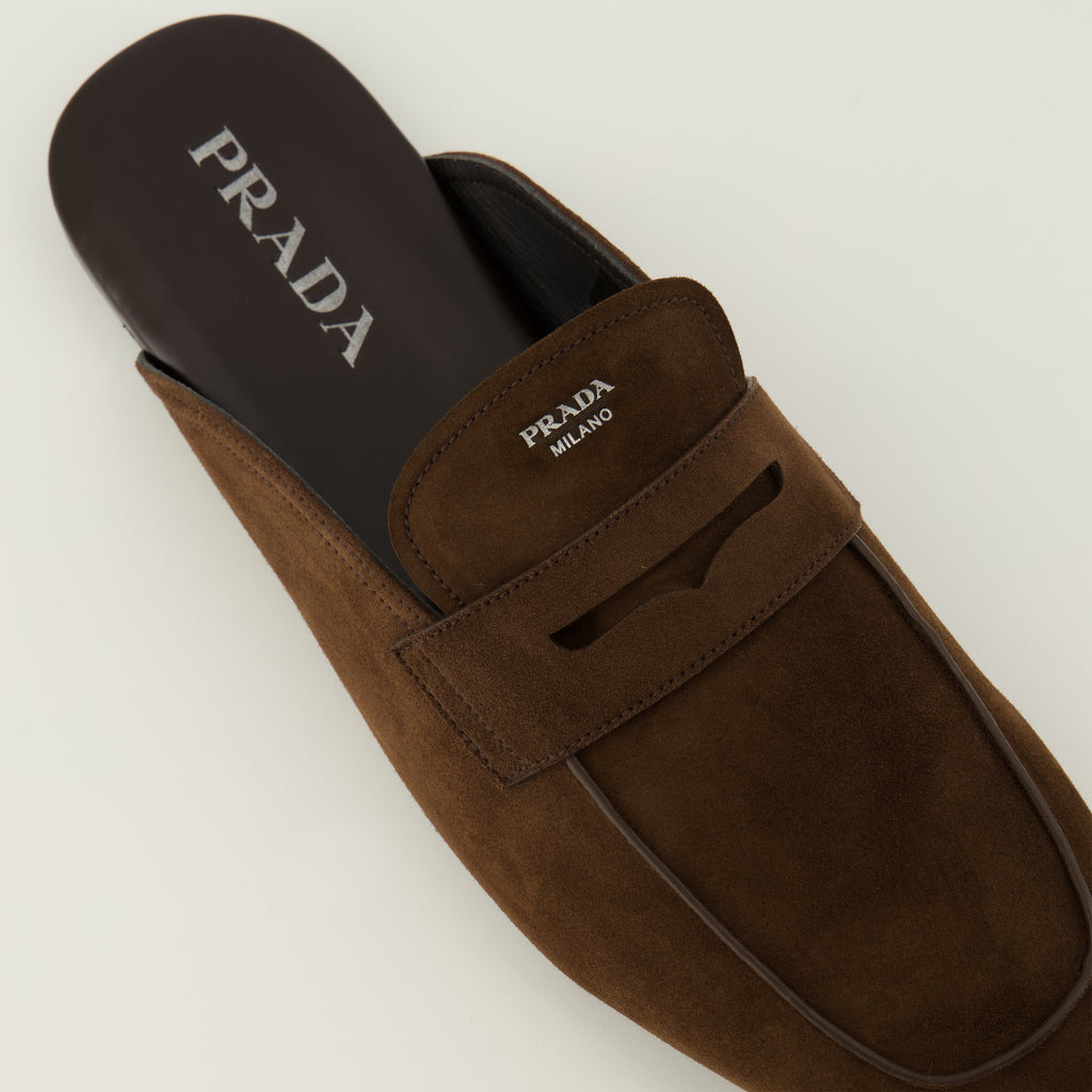 Chaussures ouvertes Mules Mocasin de Cuero Suede Marrón Prada Marron Homme