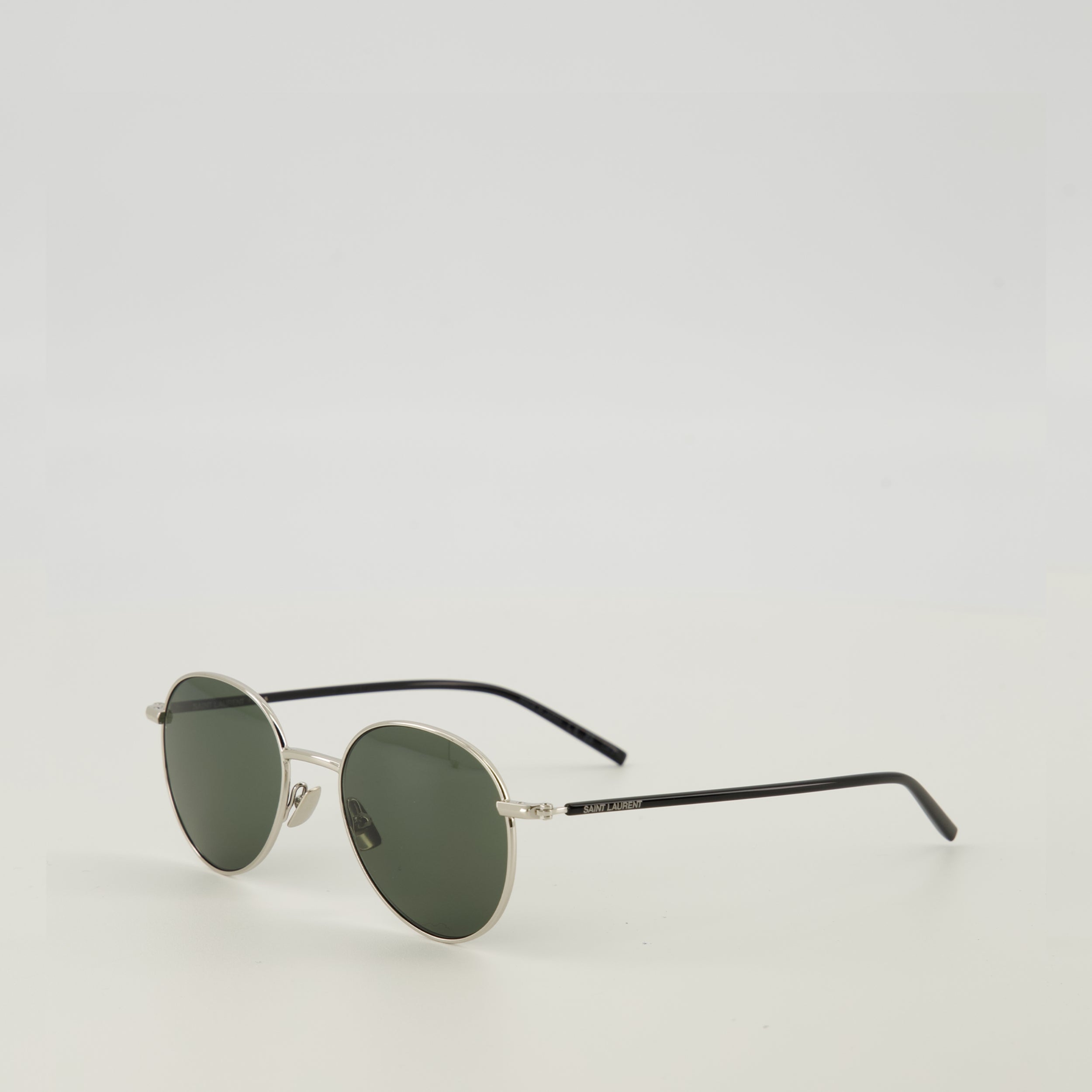 Image de l'article Lunettes de soleil SL865 de la marque Saint Laurent pour Homme - Saison Printemps-Été 2026 - Vue de Dos