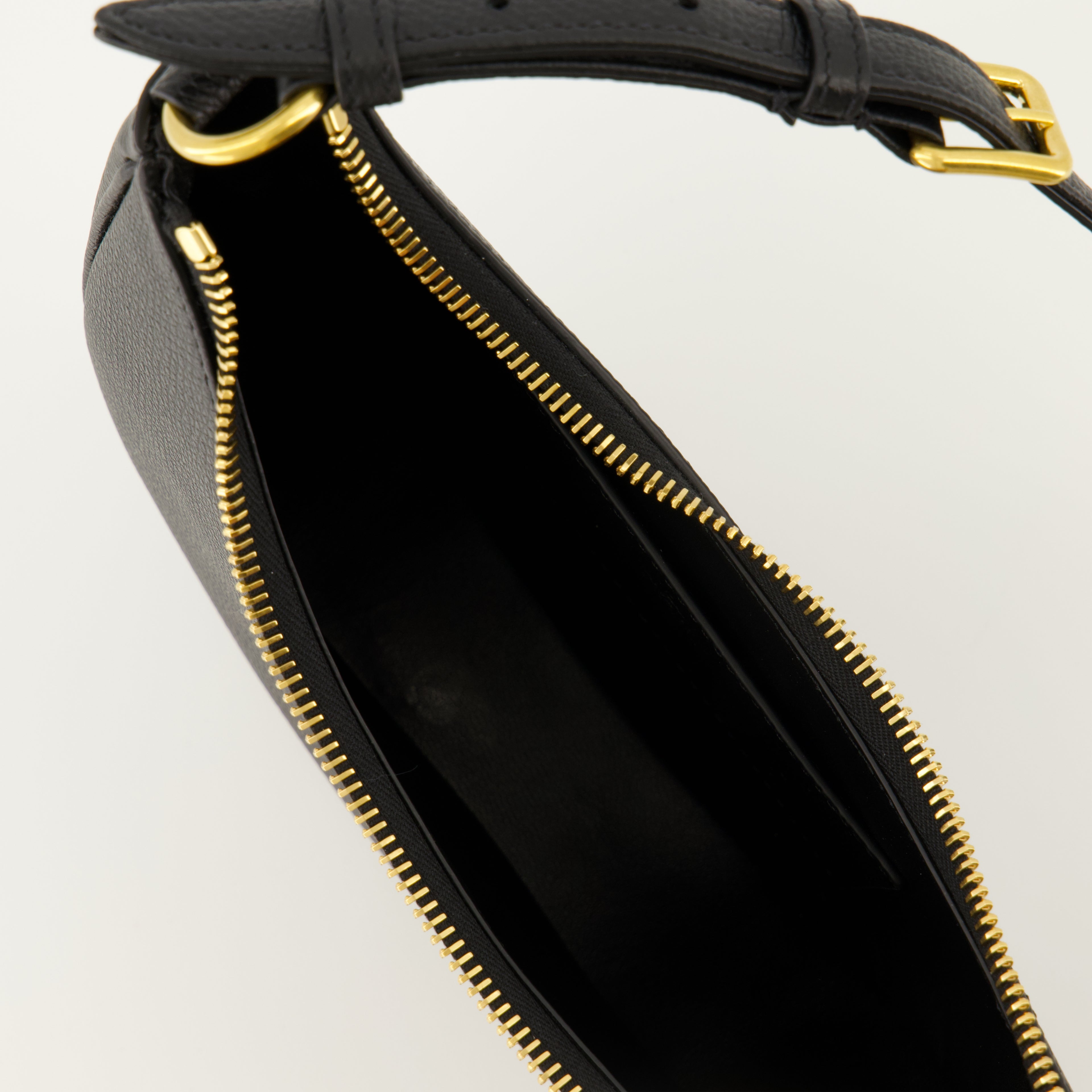 Sacs à main et épaule Mini sac Hobo en cuir noir Valentino Garavani Noir Femme