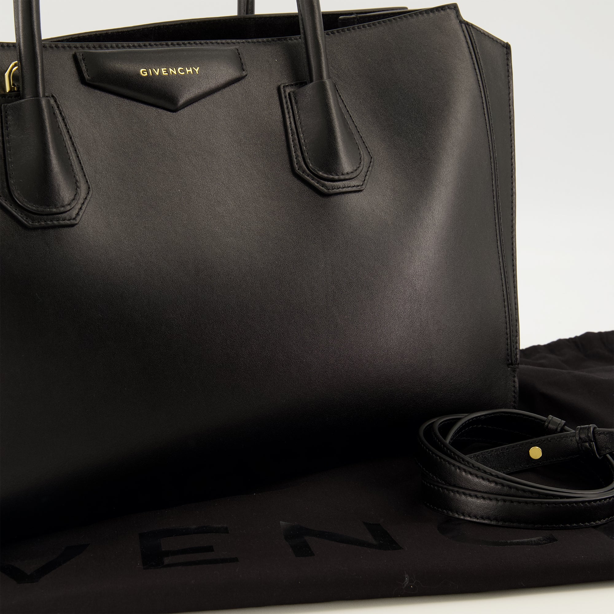 Sacs cabas Antigona Catchall Medium Schwarze Lederhandtasche Givenchy Noir Femme