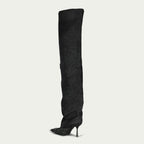 Imagem das botas acima do joelho D-Venus em denim da marca Diesel para Mulheres - Temporada Outono-Inverno 2025 - Vista traseira em três quartos direita