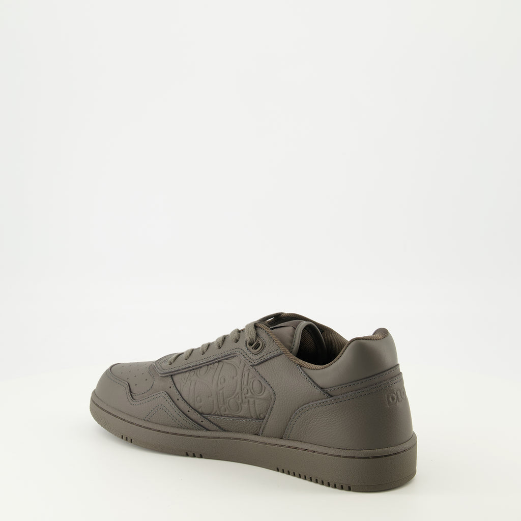 Imagen de las zapatillas B27 Uptown grises de Dior para hombre - Temporada Primavera-Verano 2026 - Vista tres cuartos trasera derecha