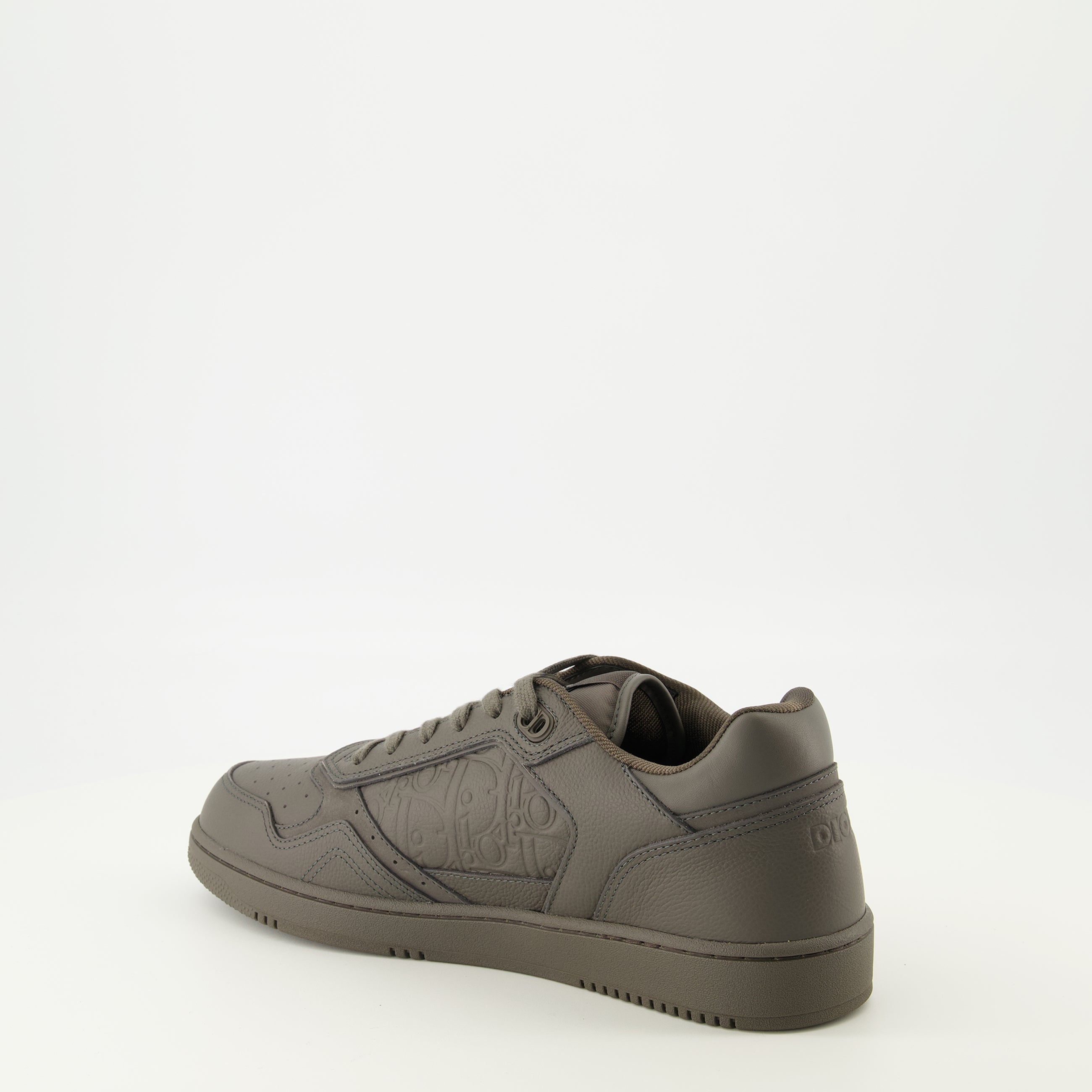 Imagen de las zapatillas B27 Uptown grises de Dior para hombre - Temporada Primavera-Verano 2026 - Vista tres cuartos trasera derecha