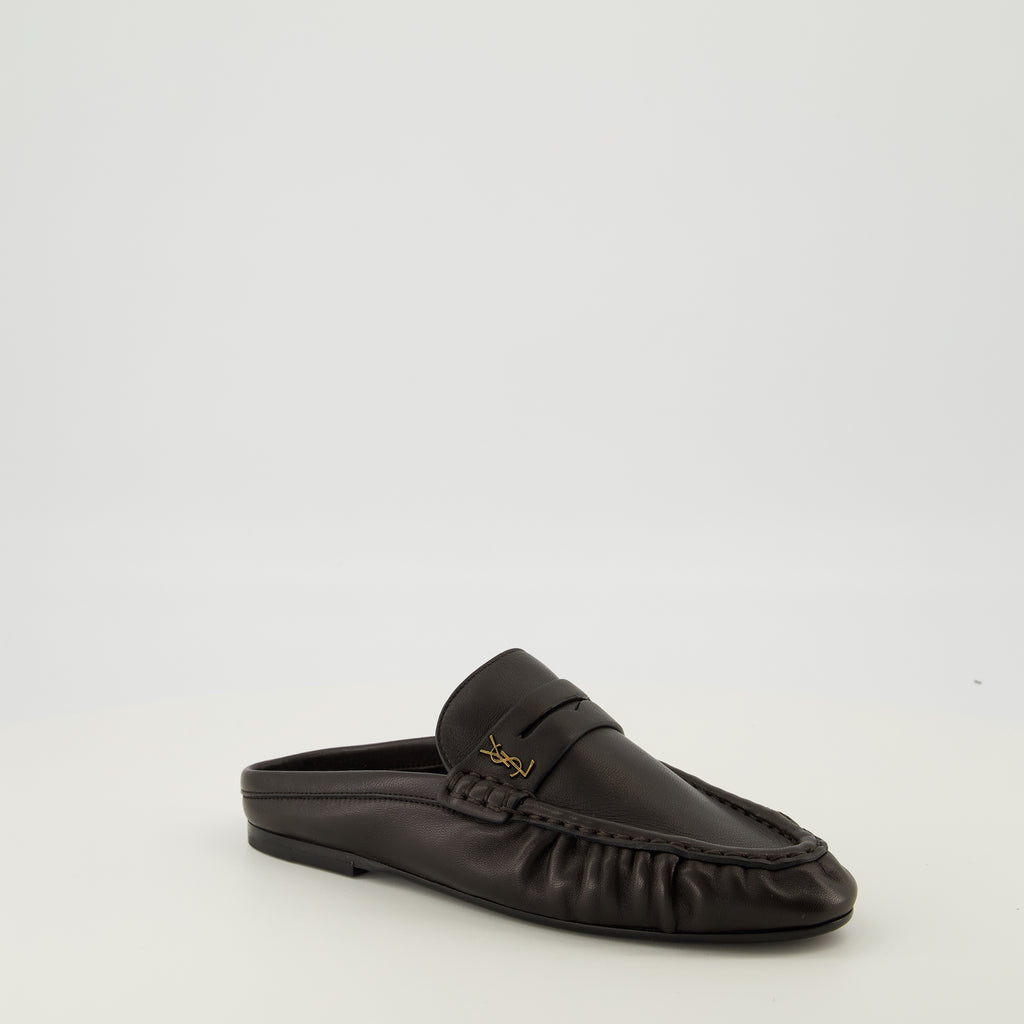 Image de l'article Mules Loafer noir de la marque Saint Laurent pour Femme - Saison Automne-Hiver 2025 - Vue trois quarts avant droite