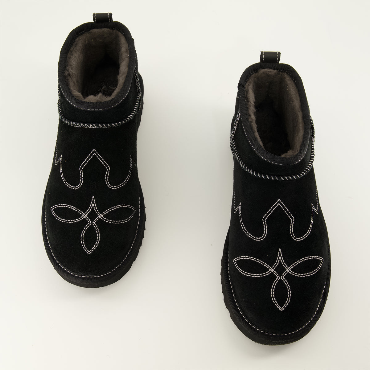 Bottines Bottes Classic Ultra mini Western noir Ugg Noir Femme