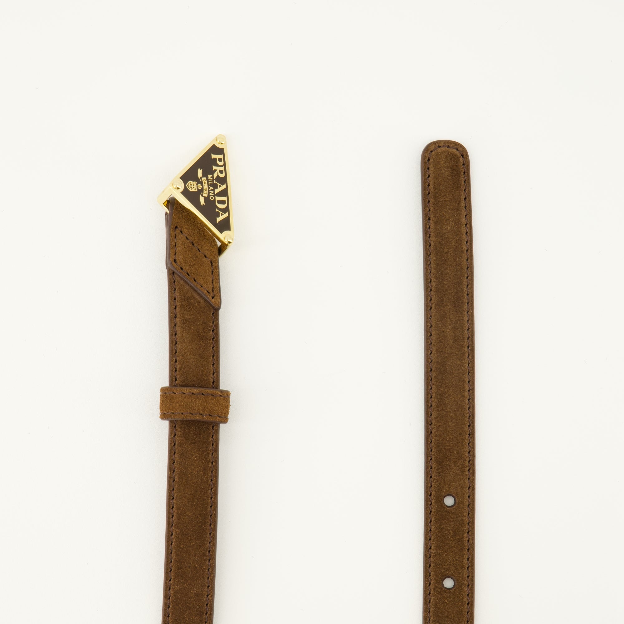 Image of the Prada Women's Saffiano Slim Belt - Fall-Winter 2025 - Detailed View 3