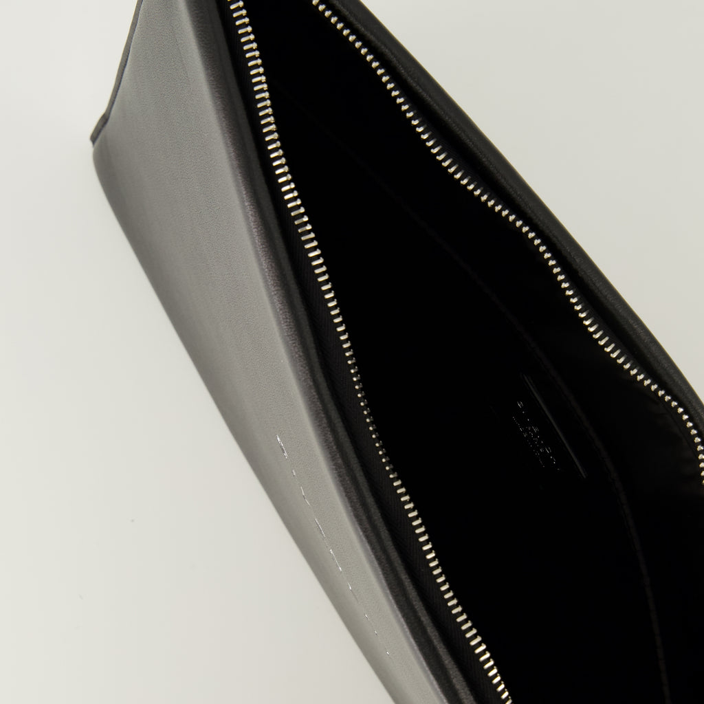 Immagine dell'articolo Pochette Antigona Stamped nera del marchio Givenchy per Uomo - Collezione Primavera-Estate 2026 - Vista Dettagliata 3