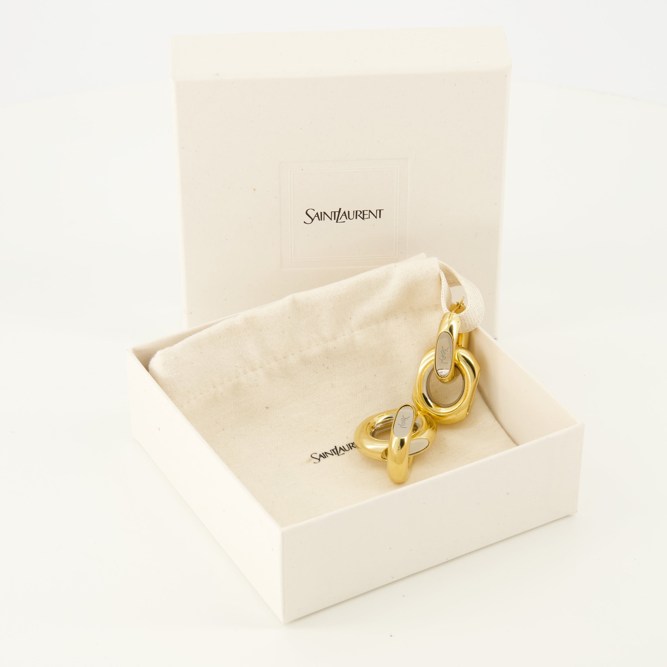 Immagine degli orecchini a doppio anello in metallo del marchio Saint Laurent per Donna - Stagione Primavera-Estate 2026 - Vista Dettagliata_3