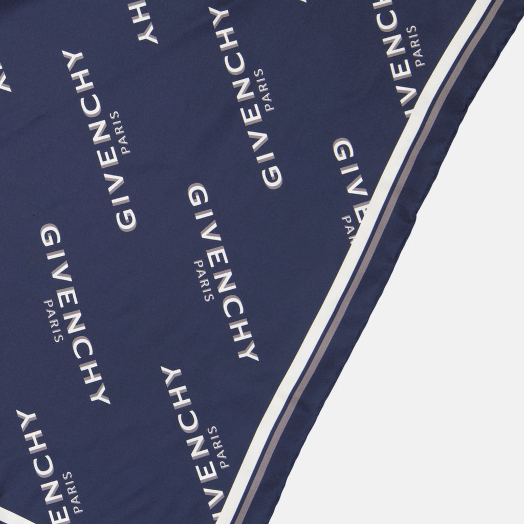 Image of the Givenchy Shadow Square article by Givenchy for Women - Fall-Winter 2025 - Detailed View_3