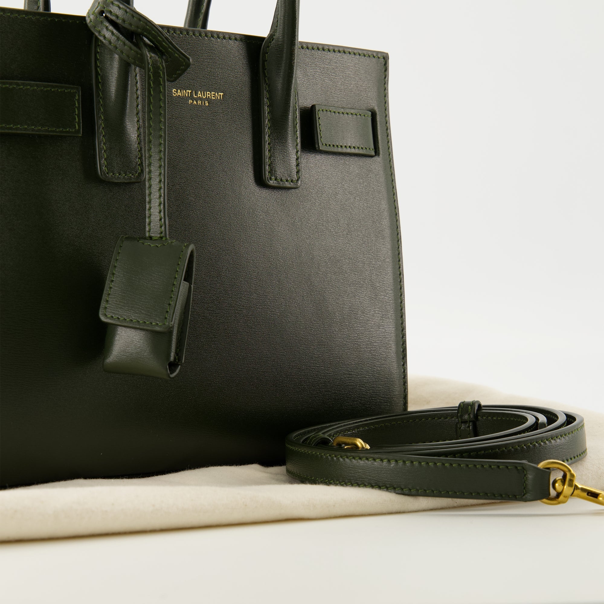 Image de l'article Sac de jour nano de la marque Saint Laurent pour Femme - Saison Automne-Hiver 2025 - Vue détaillée_2