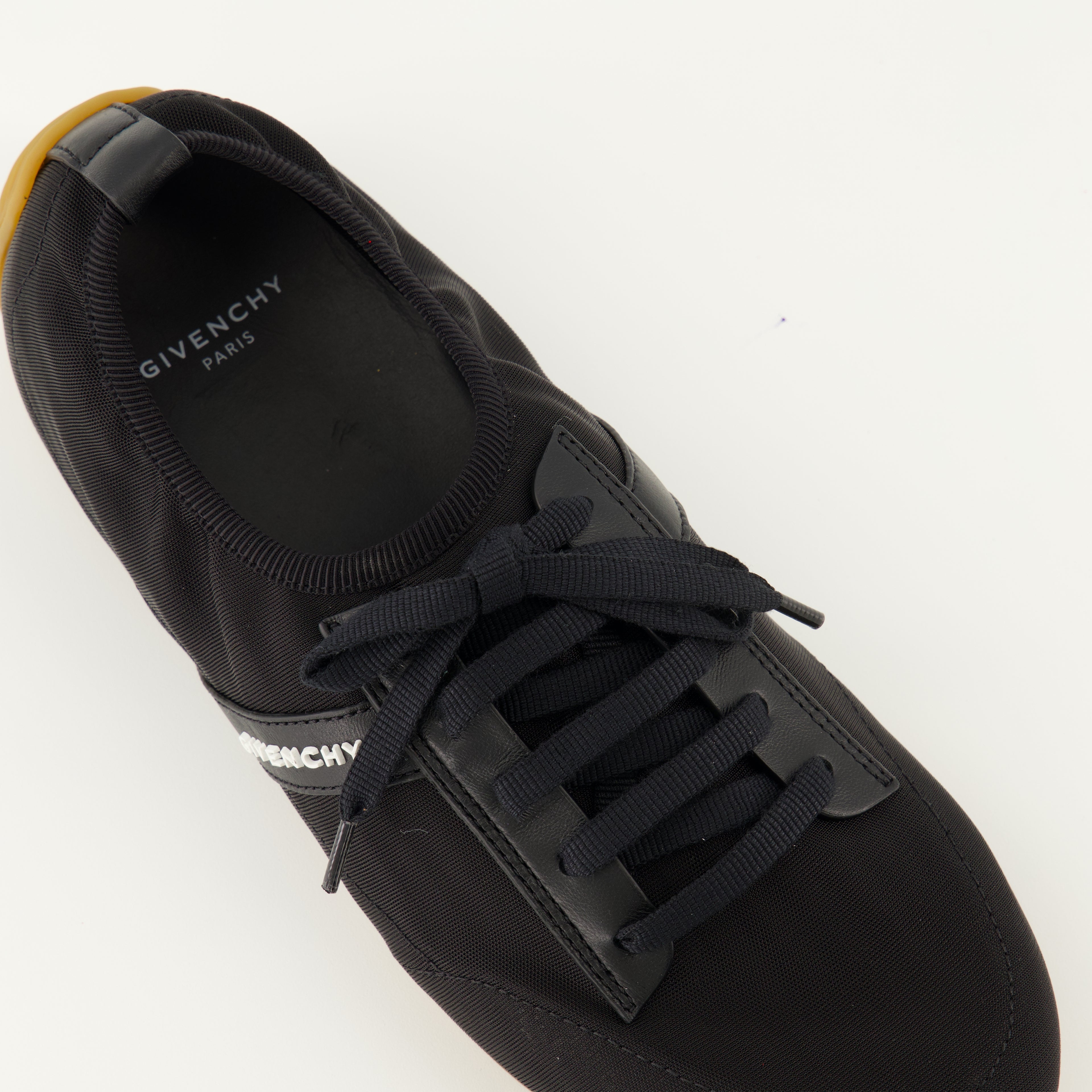 Image de l'article Basket Slim Powder de la marque Givenchy pour Femme - Saison Automne-Hiver 2025 - Vue détaillée de haut