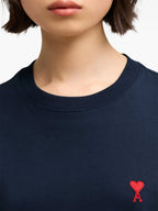 Imagem da t-shirt de mangas longas 'Ami de coração' da marca Ami PARIS para Unisex - Temporada Outono-Inverno 2025 - Vista Detalhada 8