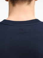 Imagem da t-shirt de mangas longas 'Ami de cœur' da marca Ami PARIS para Unisex - Temporada Outono-Inverno 2025 - Vista Detalhada 7