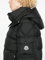 Immagine dell'articolo Doudoune Maya 70 del marchio Moncler per Donna - Stagione Autunno-Inverno 2025 - Vista Dettagliata_5