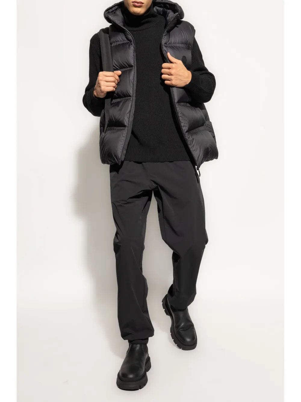 Lausen Sleeveless Down Jacket Moncler - Men – myCompañero