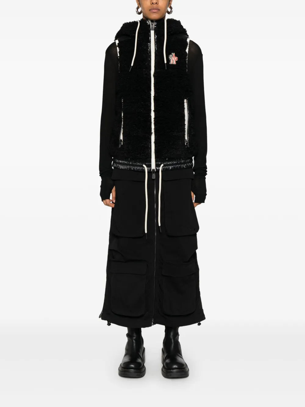 Bild des ärmellosen Mantels der Marke Moncler Grenoble für Damen - Herbst-Winter 2025 - Rückansicht