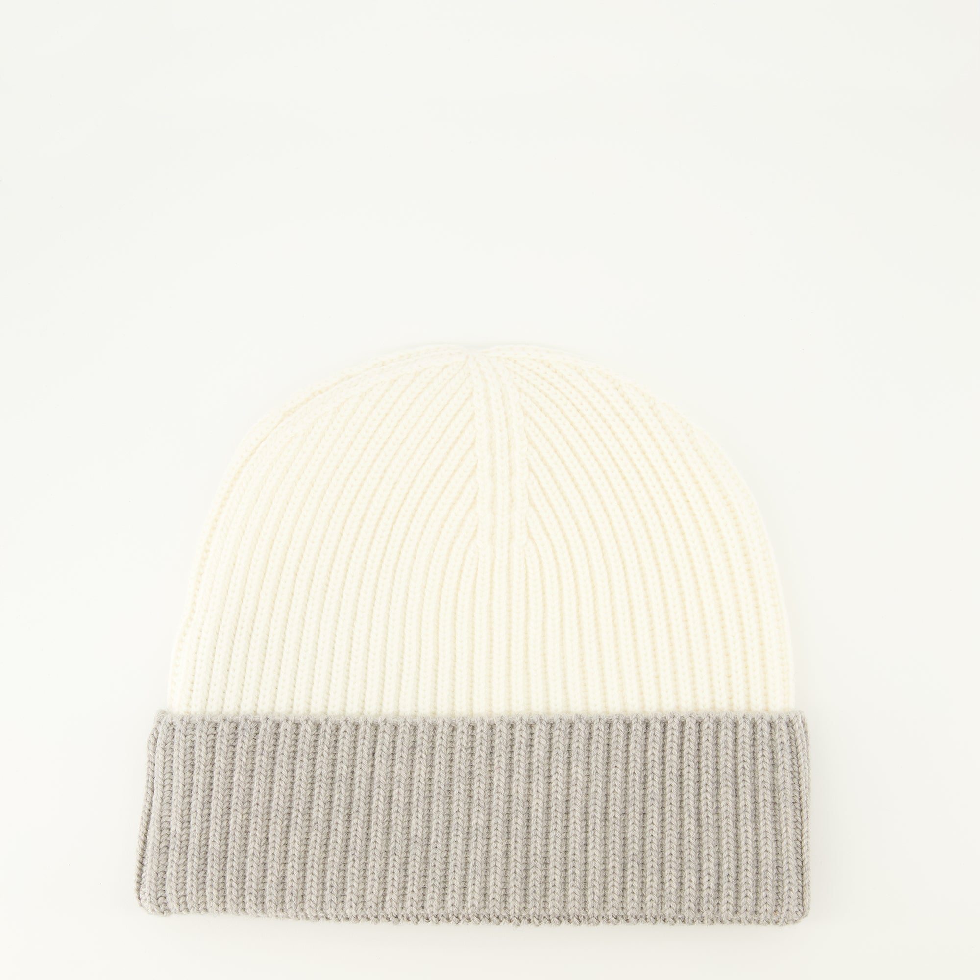 Bild des weißen Wollmützenartikels der Marke Dior für Herren - Frühling-Sommer 2026 - Rückansicht