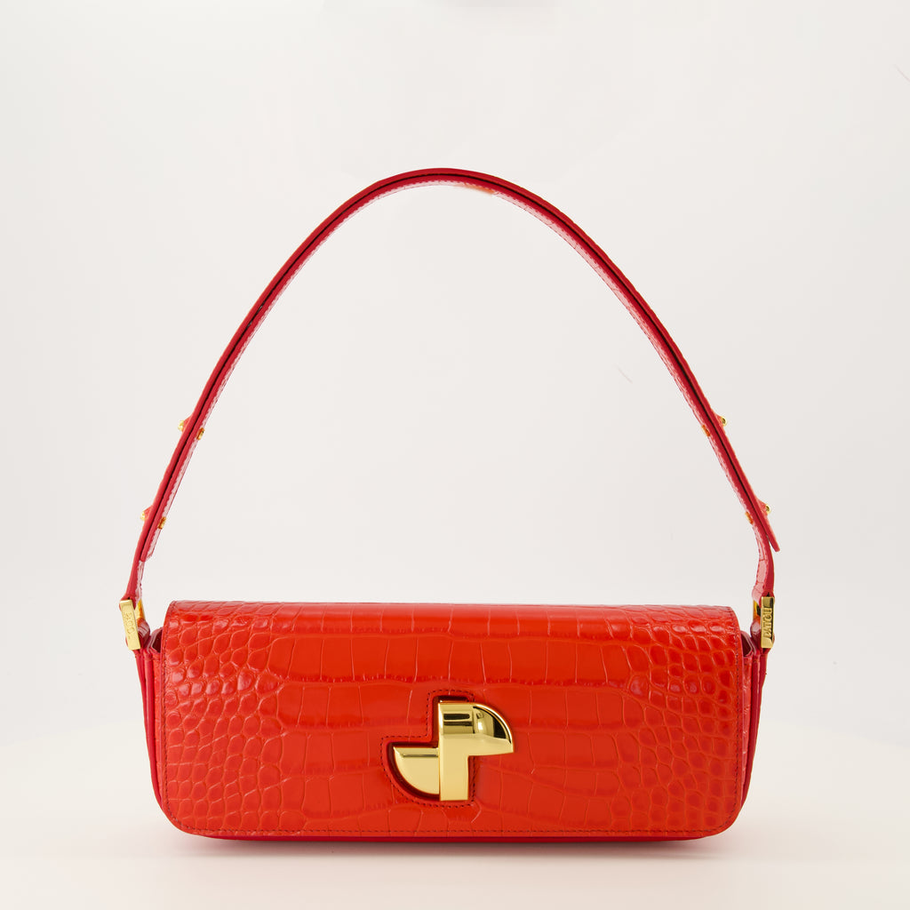 パトゥの女性向けロングロックバッグの画像 - 2025年秋冬 - 正面からのビュー