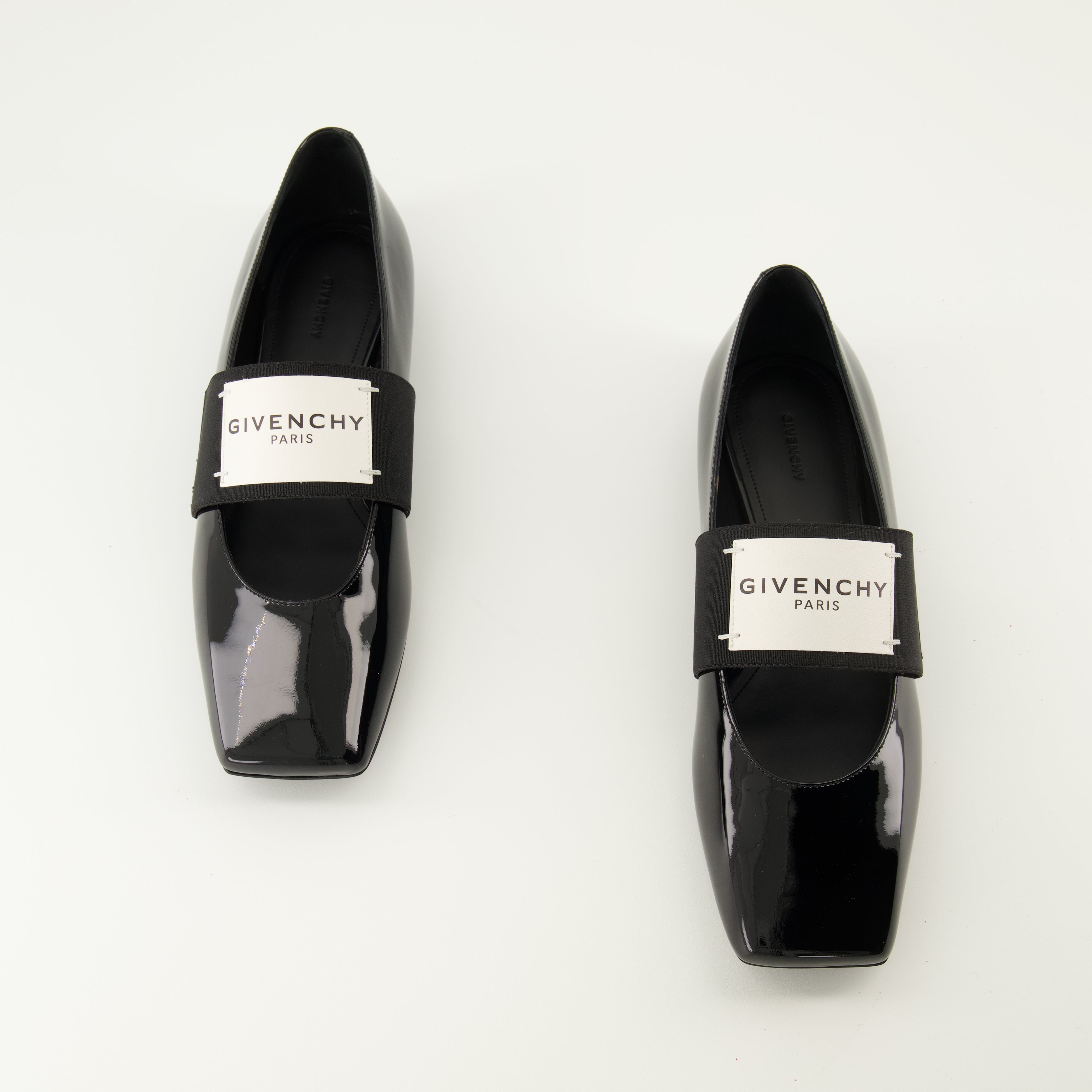 Image de l'article Ballerines Sliced Square de la marque Givenchy pour Femme - Saison Automne-Hiver 2025 - Vue de dessus paire de chaussure