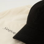 Image de l'article Casquette à logo en denim noir de la marque Saint Laurent pour Homme - Saison Printemps-Été 2026 - Vue détaillée_3