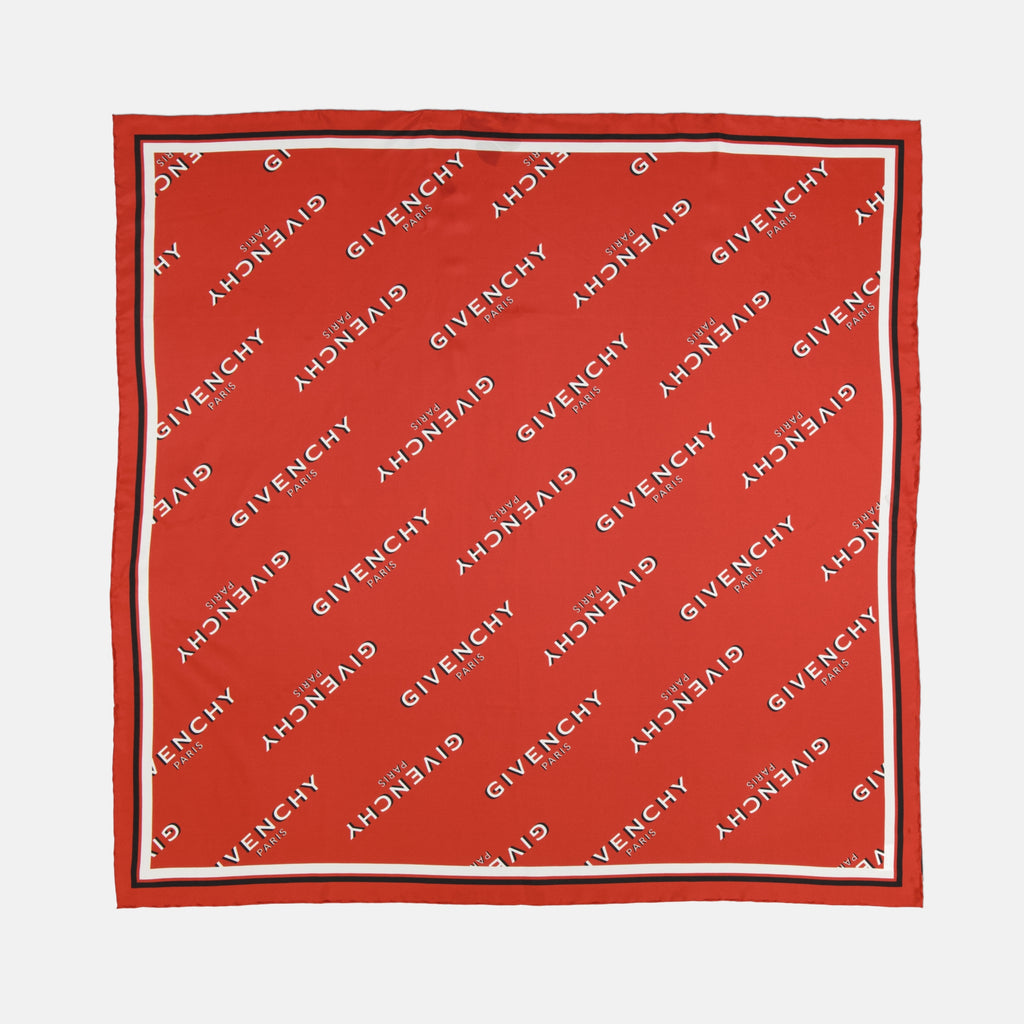 Image of the Givenchy Shadow Square article by the Givenchy brand for Women - Autumn-Winter 2025 - Front View