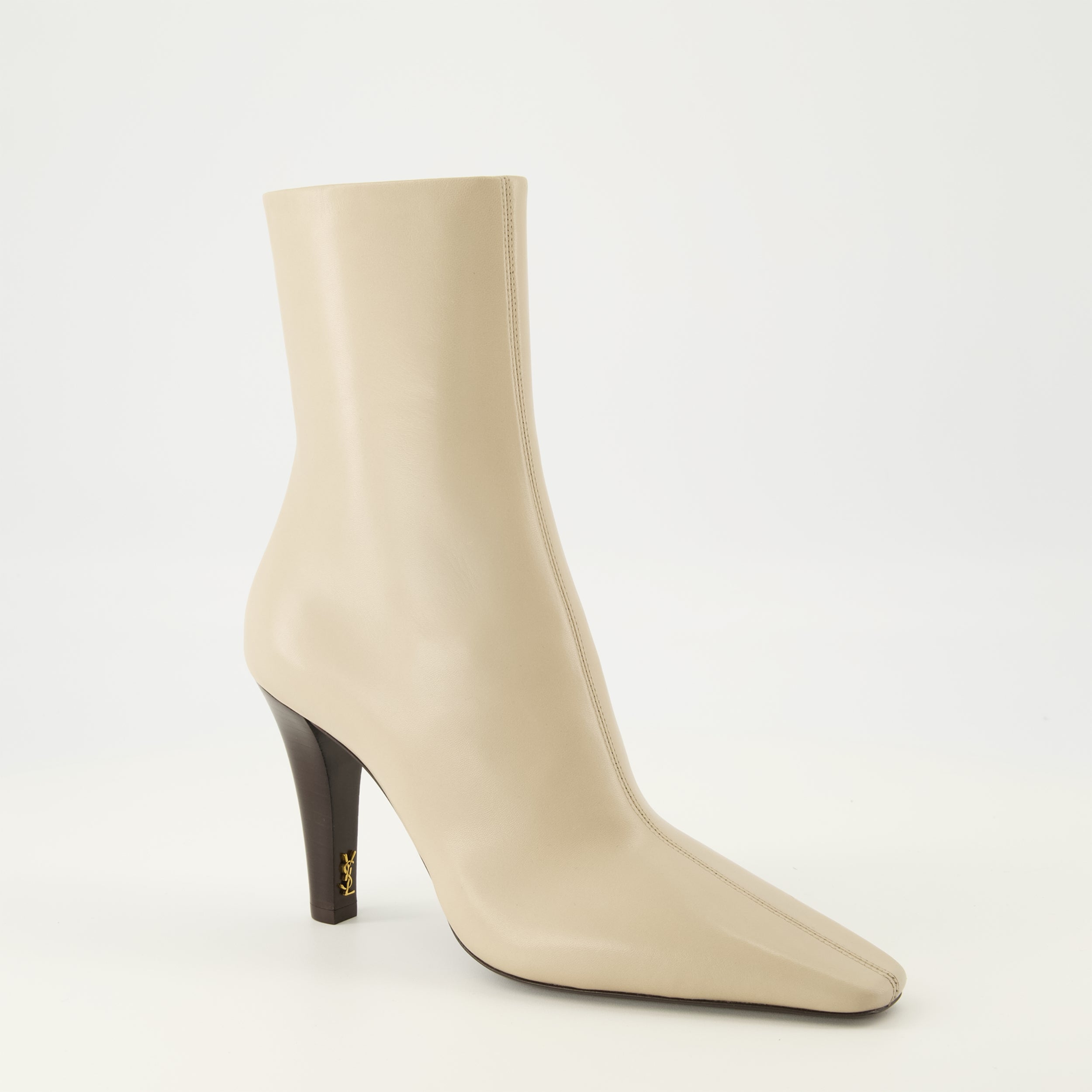 Image de l'article Bottines Jill de la marque Saint Laurent pour Femme - Saison Automne-Hiver 2025 - Vue trois quarts avant droite