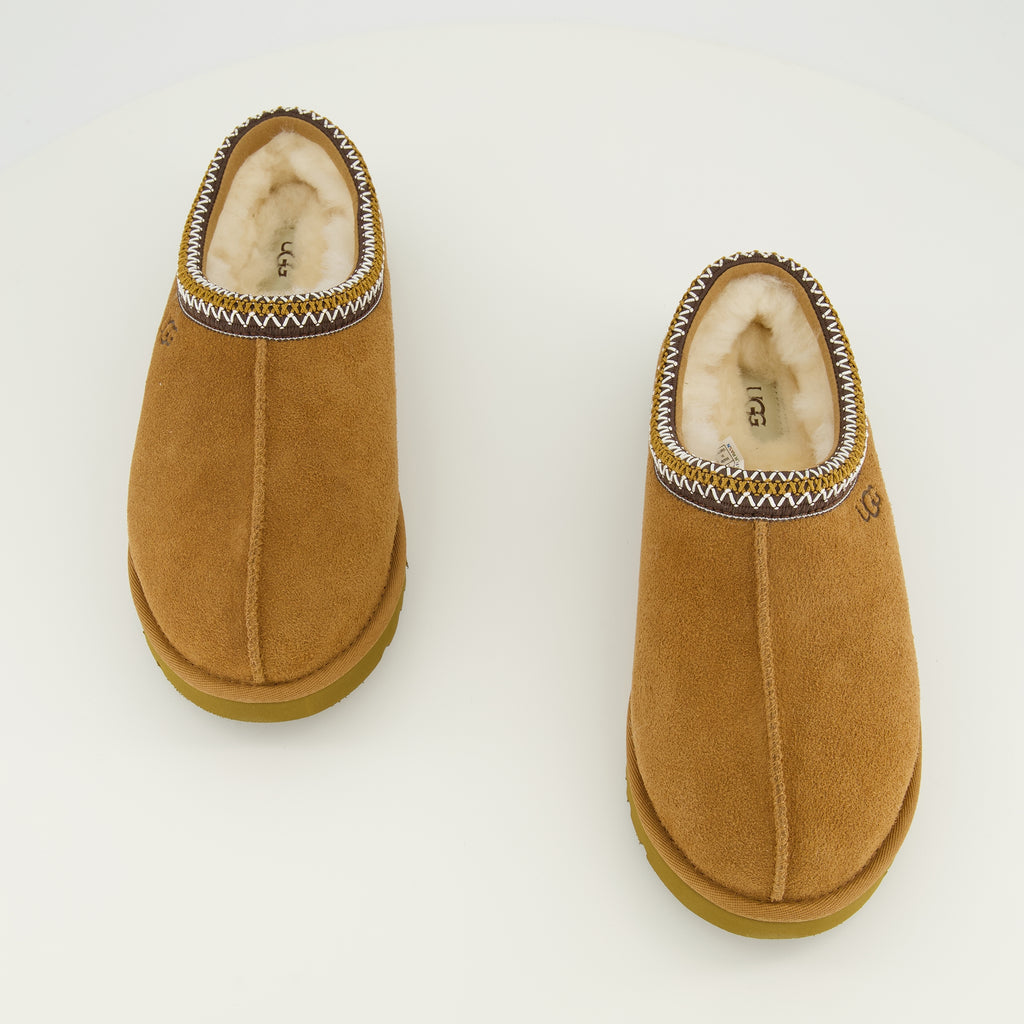 Imagem do artigo Mules Tasman II castanho da marca Ugg para Homem - Temporada Primavera-Verão 2026 - Vista de cima do par de sapatos