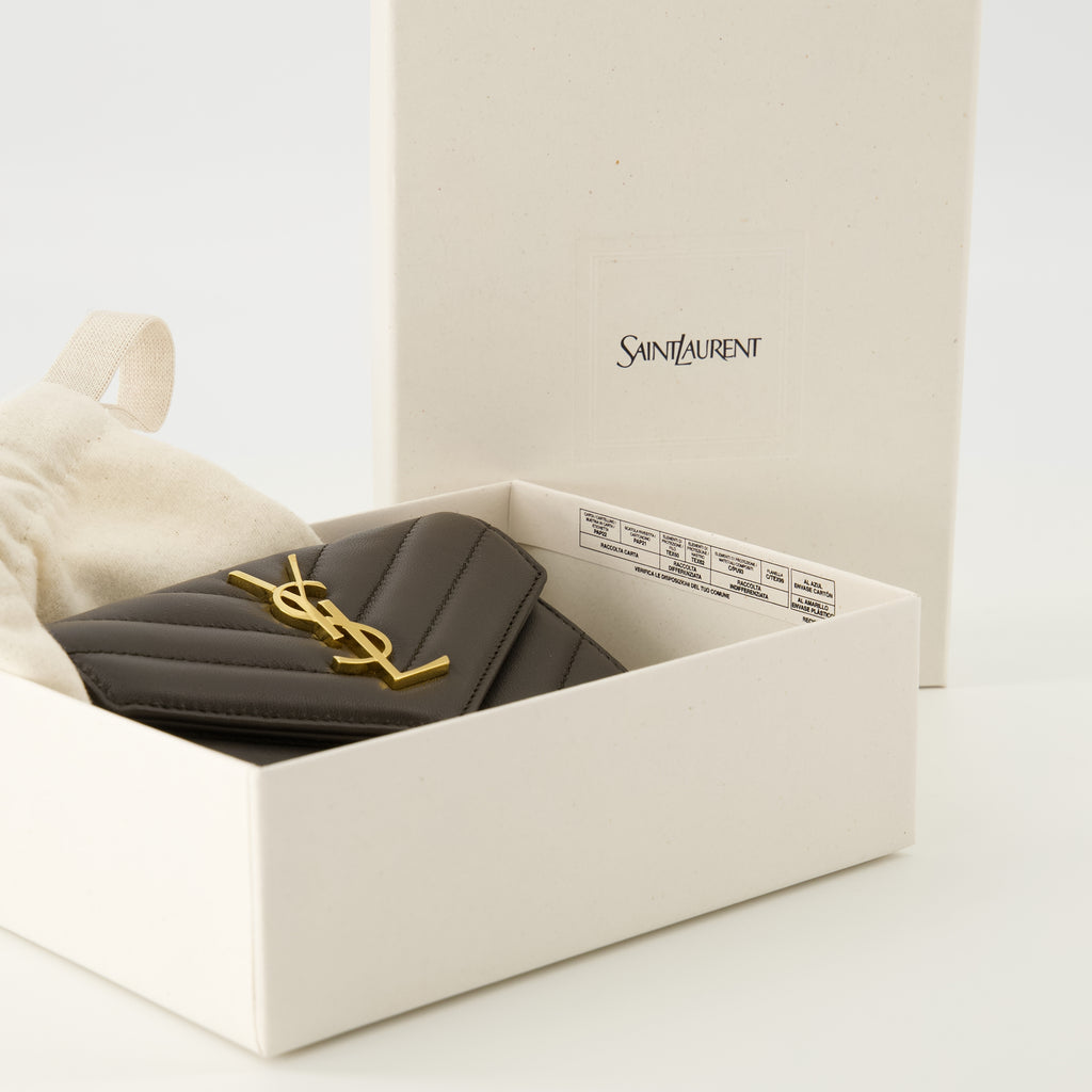 Bild des Cassandre-Portemonnaies von Saint Laurent für Frauen - Herbst-Winter 2025 - Detaillierte Ansicht_2
