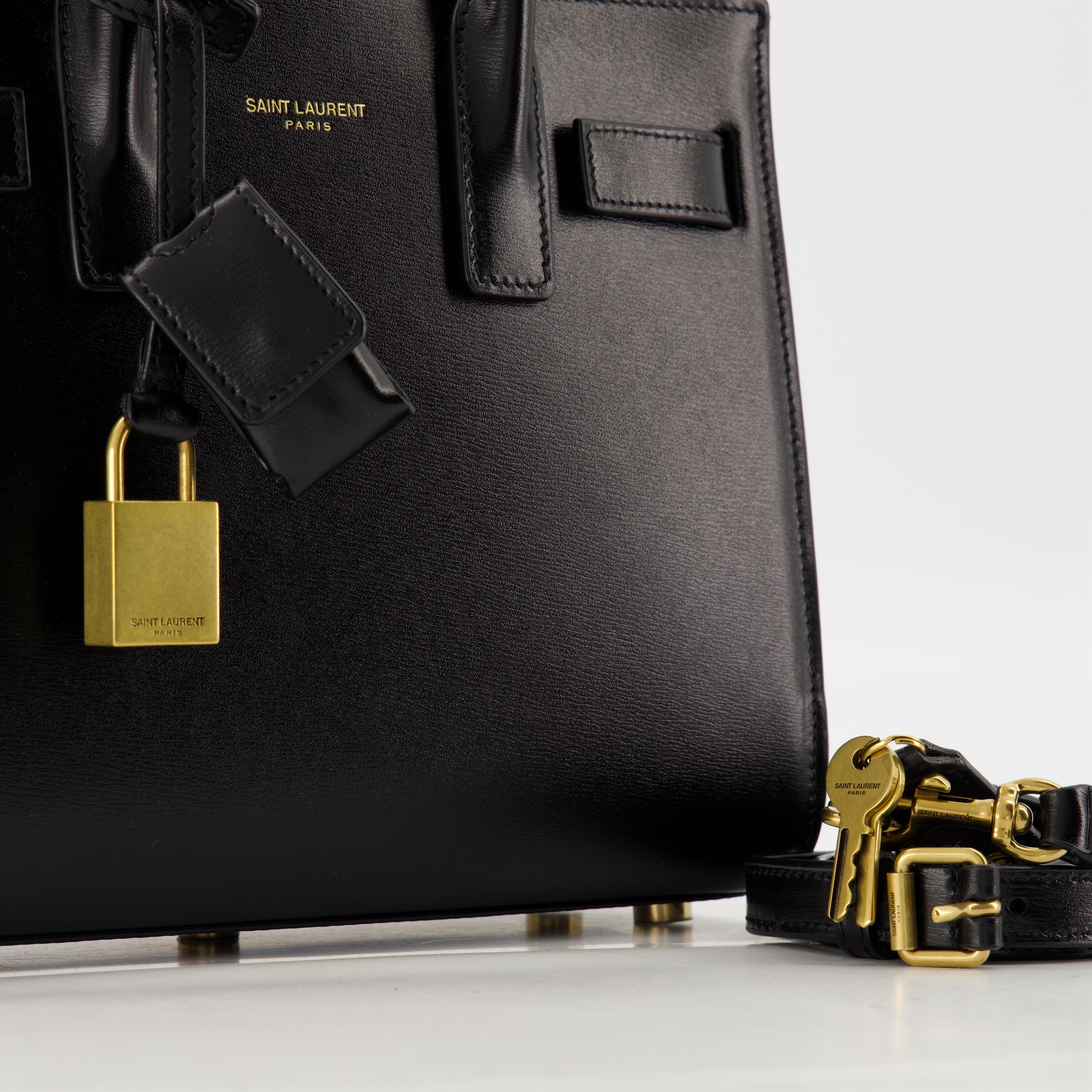 ハンドバッグ・ショルダーバッグ レザー デイバッグ Saint Laurent 黒 Femme