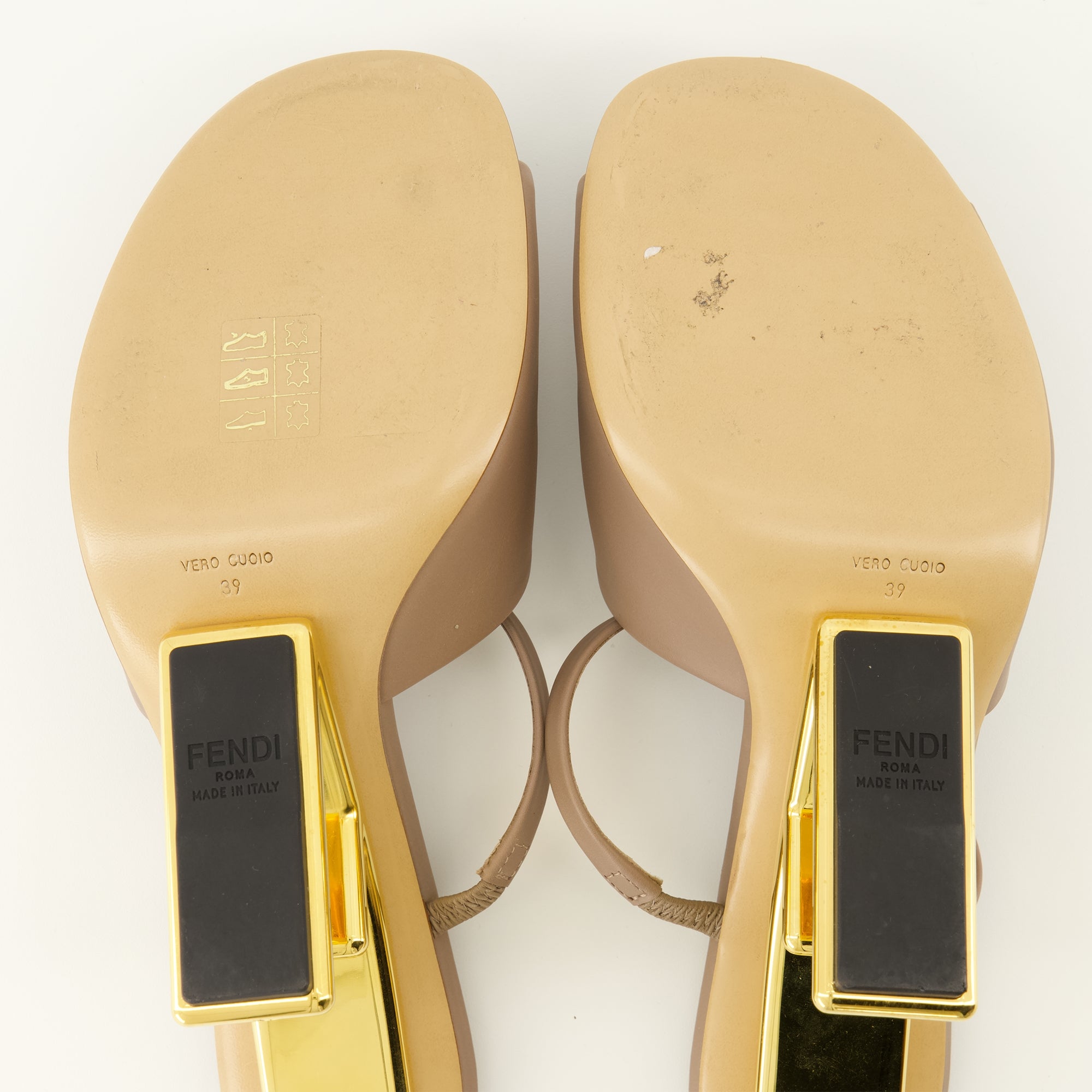 Chaussures ouvertes Sandales Fendi First beige Fendi Beige Femme
