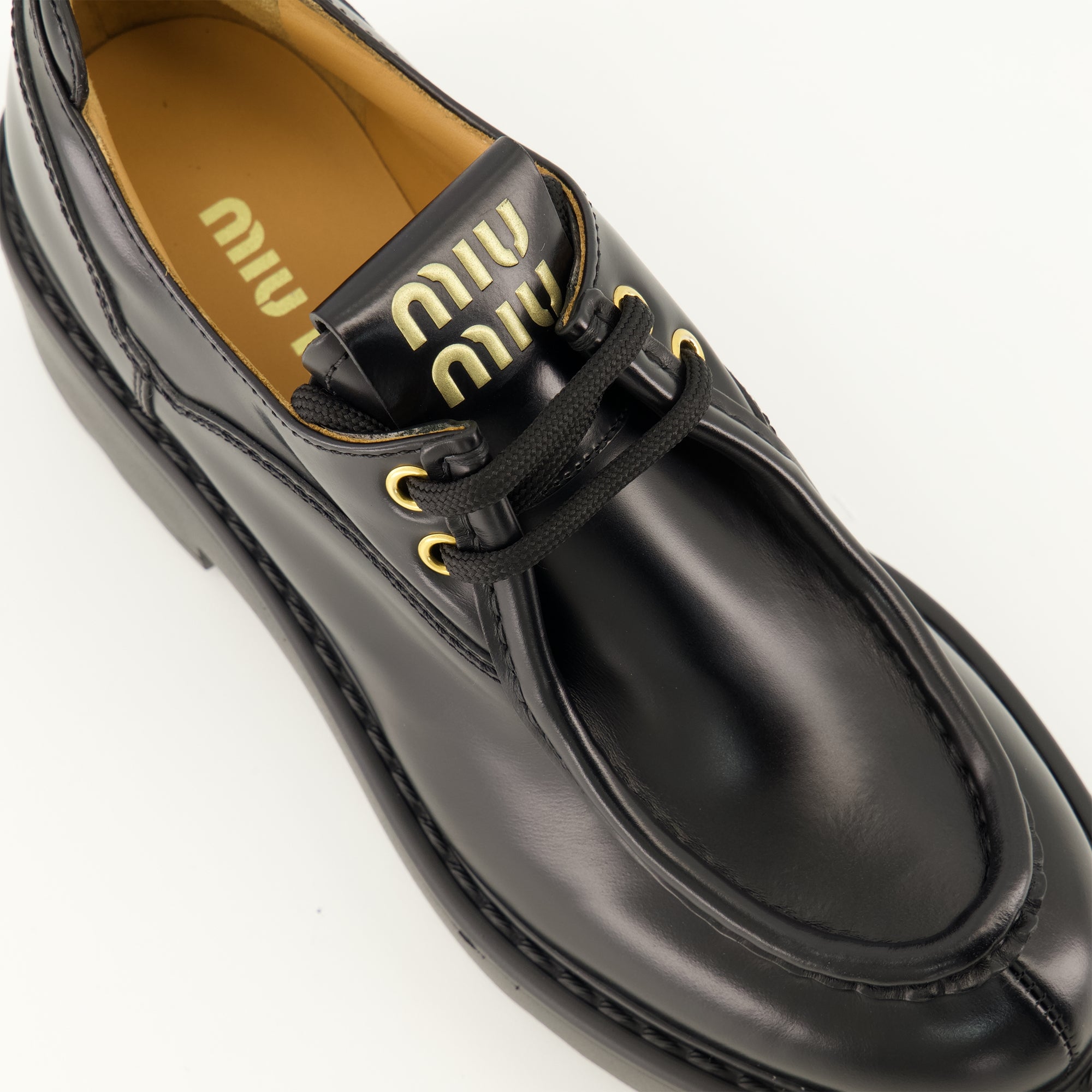 Chaussures plates Zapatos de Ciudad de Cuero Negro Miu Miu Noir Femme