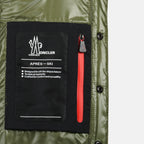 Imagem da camisa-puffer Gelt castanha da marca Moncler Grenoble para Homem - Temporada Outono-Inverno 2025 - Vista Detalhada_2