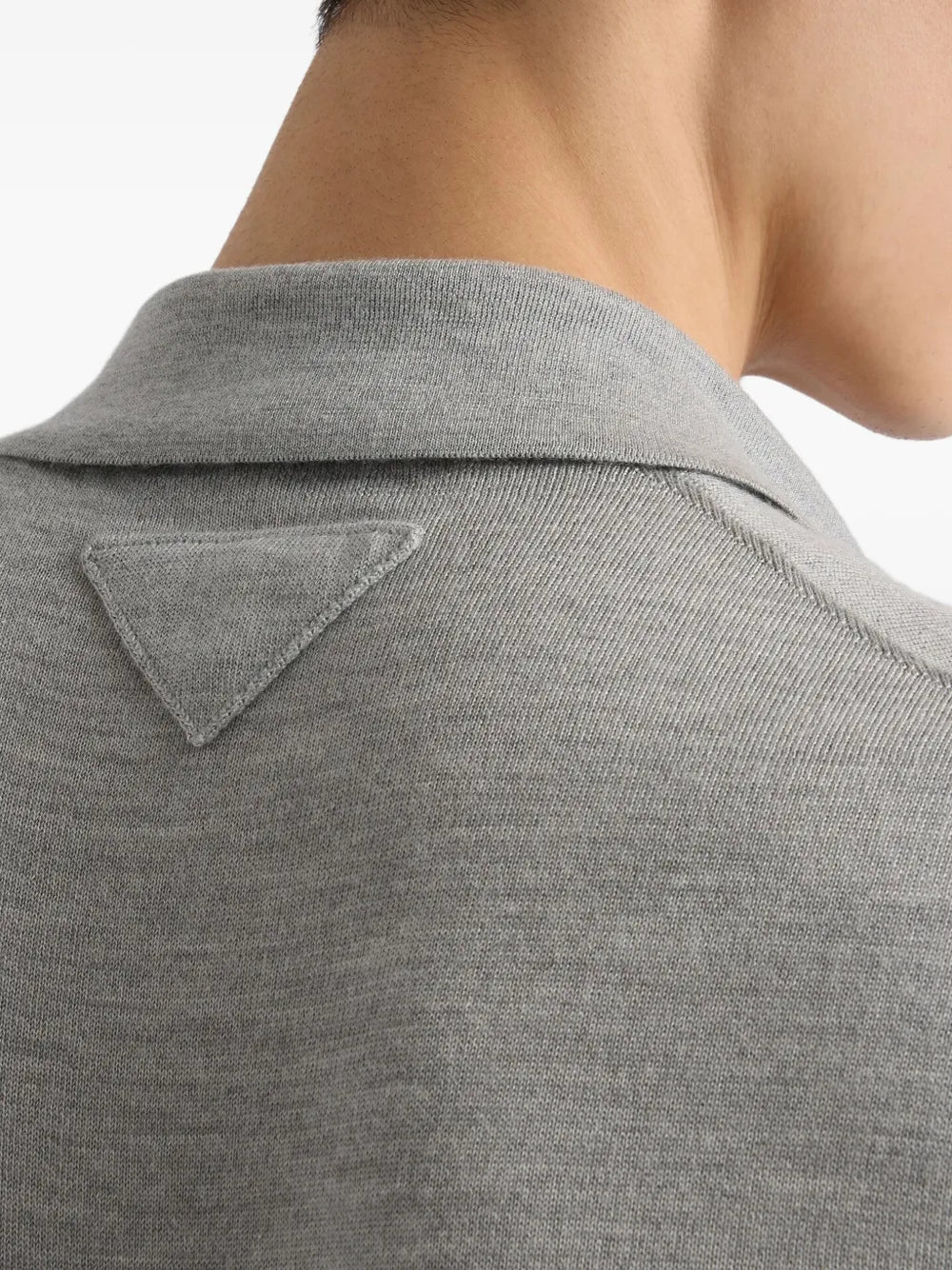 Image de l'article Polo en cachemire et soie de la marque Prada pour Homme - Saison Automne-Hiver 2025 - Vue détaillée_6