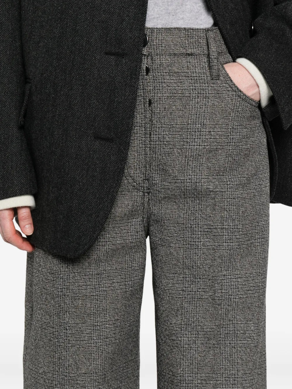 Image of the Prada Women's Checkered Pants - Fall-Winter 2025 - Detailed View_5
