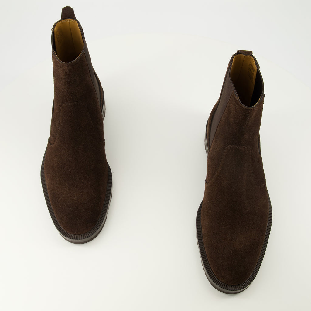 Imagen de las botines Chelsea marrones de la marca Dior para Hombre - Temporada Primavera-Verano 2026 - Vista superior del par de zapatos