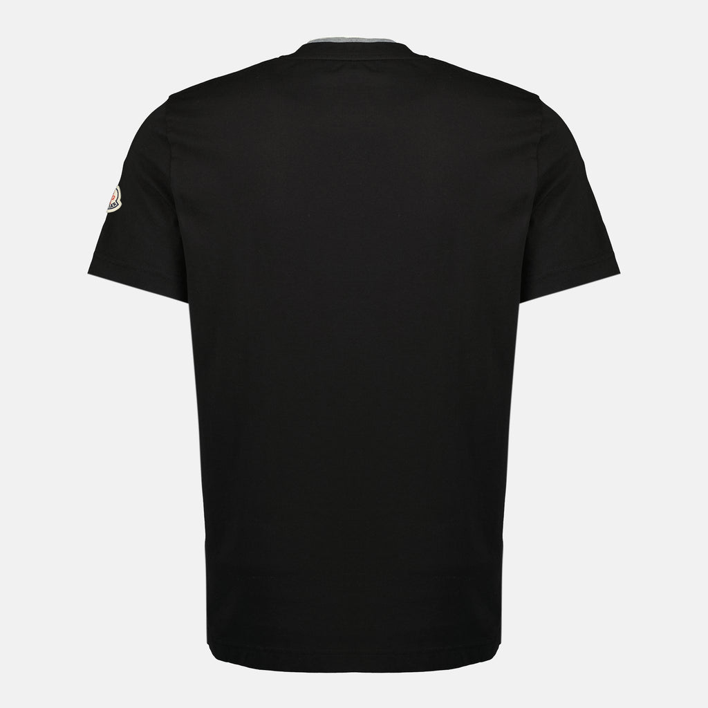 Imagen de la camiseta negra con logo bordado de la marca Moncler para Hombre - Temporada Primavera-Verano 2026 - Vista Trasera