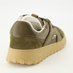 Imagen de las zapatillas A Walk de la marca Ami PARIS para Unisex - Temporada Otoño-Invierno 2025 - Vista trasera