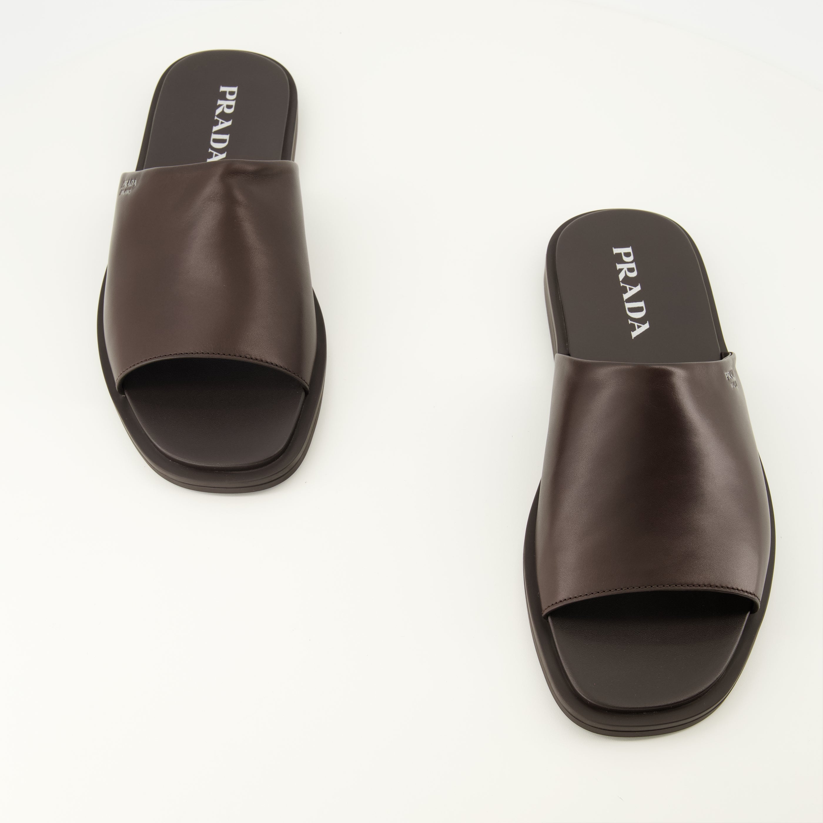 Chaussures ouvertes Mules de Cuero Marrón Prada Marron Homme