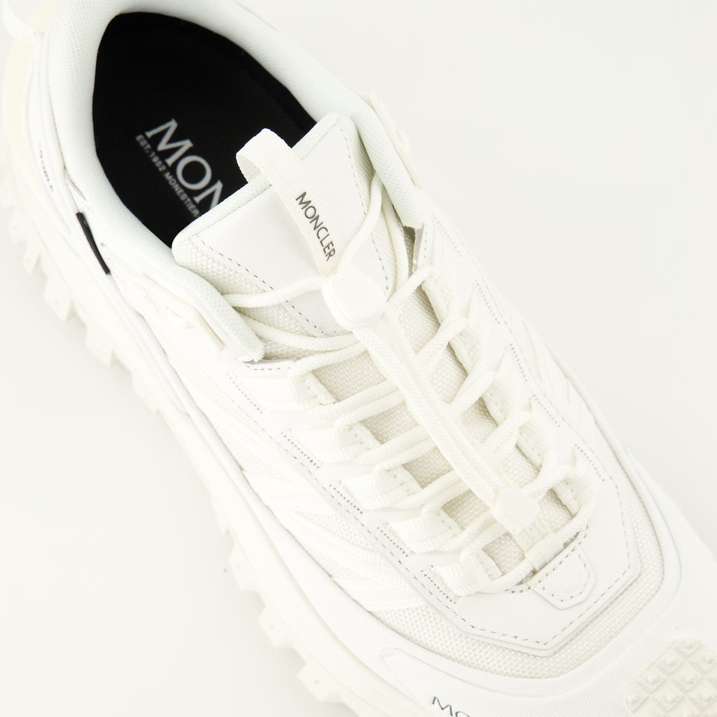 モンクレールのメンズ用トレイルグリップ GTX ホワイトスニーカーの画像 - 2026 年春夏 - 詳細な上面のビュー