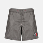 Bild des Moncler Herren-Shorts aus grauem Nylon mit Logo - Frühling-Sommer 2026 - Vorderansicht