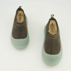 Imagen de las zapatillas Tasman Hybrid marrones de Ugg para hombre - Temporada Primavera-Verano 2026 - Vista superior de un par de zapatos