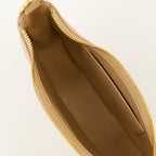 Bild der Mini Hobo-Tasche von Valentino Garavani für Frauen - Herbst-Winter 2025 - Detailansicht_3