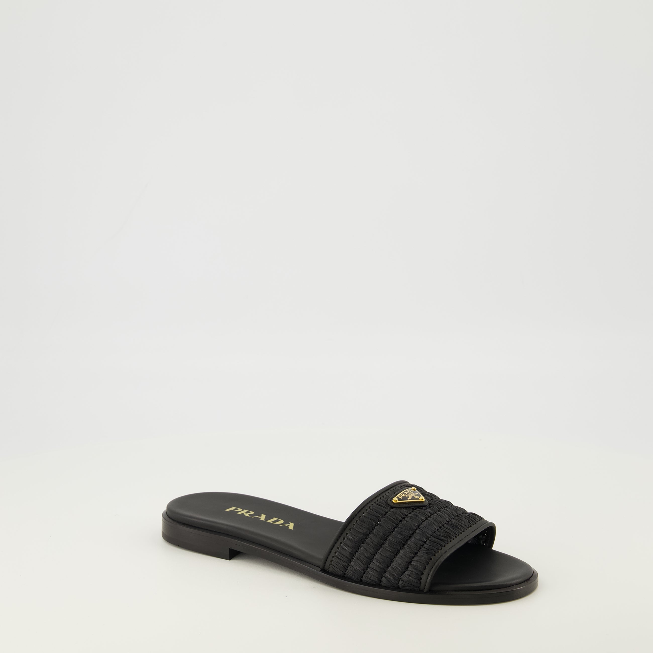 Imagen de las mulle de ganchillo negro de Prada para Mujer - Temporada Primavera-Verano 2026 - Vista tres cuartos frontal derecha