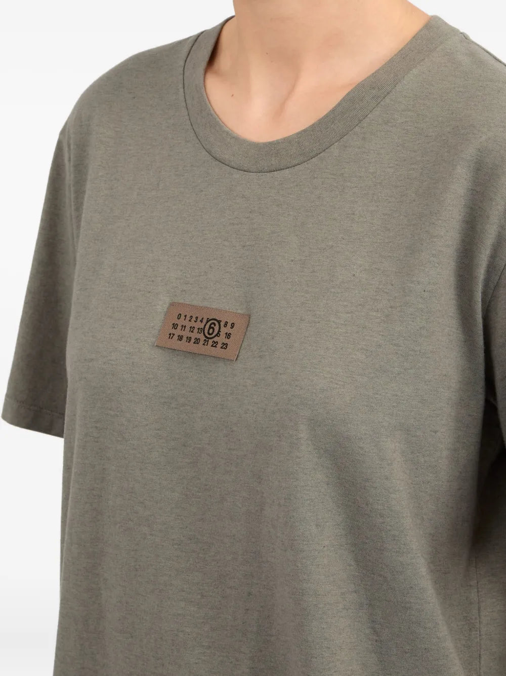 Image de l'article T-shirt Numeric de la marque Mm6 pour Femme - Saison Automne-Hiver 2025 - Vue détaillée_7